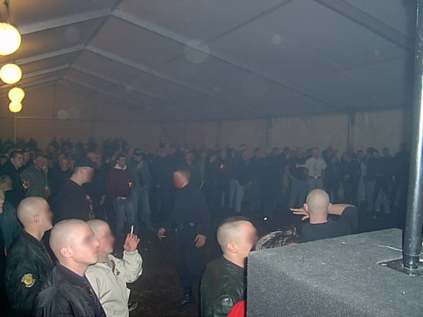 Blick ins Innere der Neonazi-Party in Rohrmoos