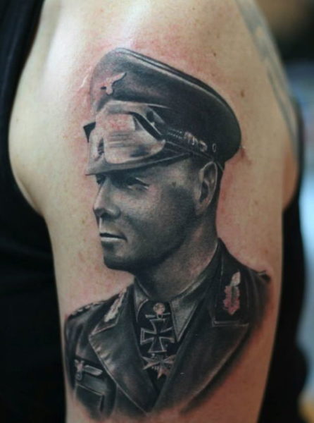 Tattoo von Generalfeldmarschall Rommel, gestochen von Ondrej Ciporanov