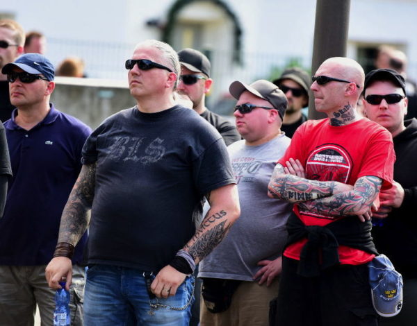 C18-Gründer William Browning (l.) und Marko Gottschalk (rechts im roten T-Shirt) am Tag der deutschen Zukunft in Dortmund, Juni 2016.