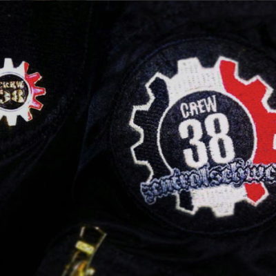 Pin der Crew 38 sowie Patch der Zentralschweizer Crew 38