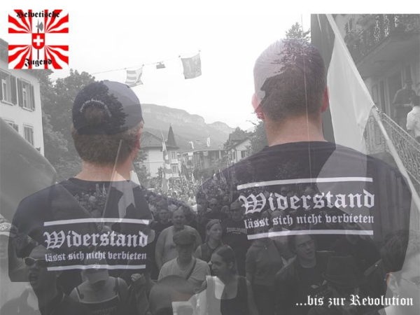 Ehemalige Startseite der HJ - mit Logo und Rückenemblem ihrer T-Shirts.